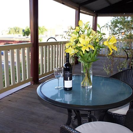 Balcony On Sixth Lodge Murray Bridge Exterior photo