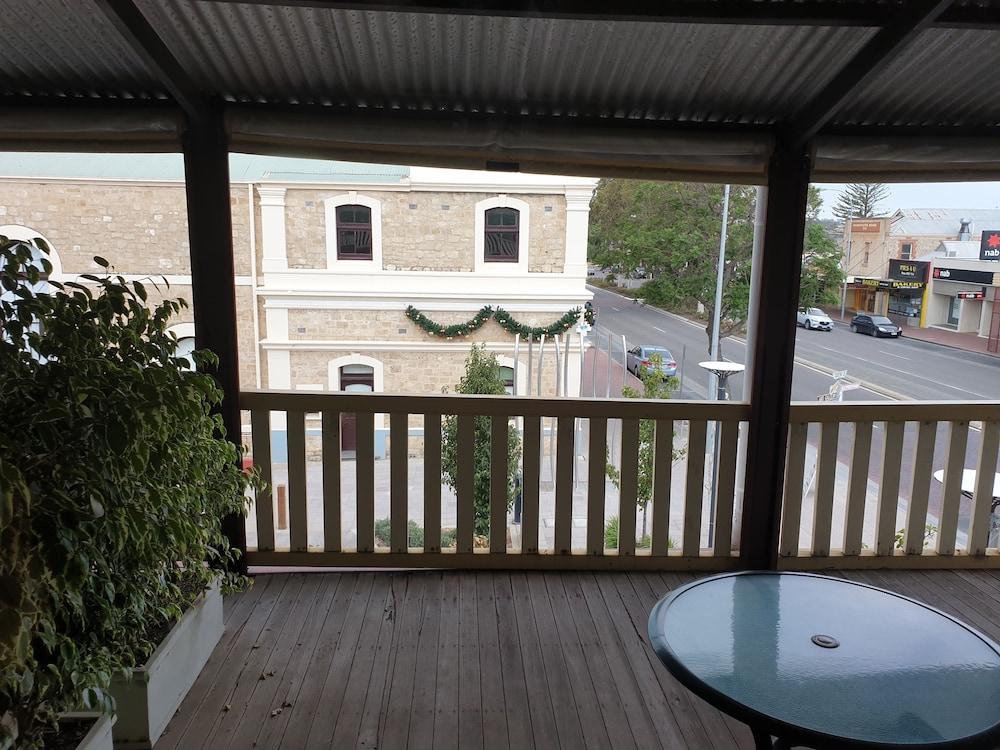 Balcony On Sixth Lodge Murray Bridge Exterior photo