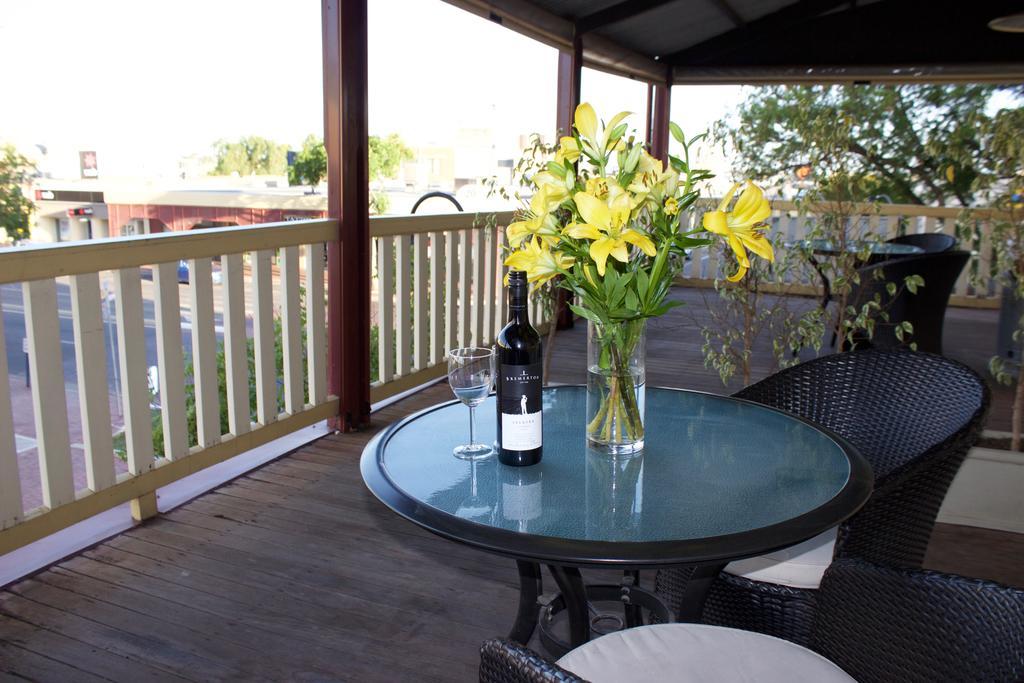 Balcony On Sixth Lodge Murray Bridge Exterior photo