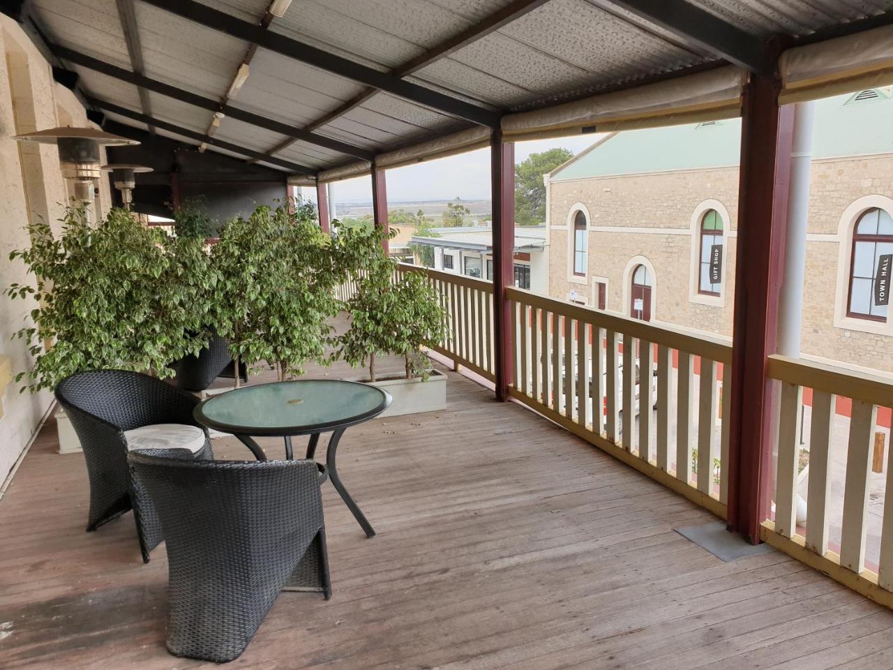 Balcony On Sixth Lodge Murray Bridge Exterior photo